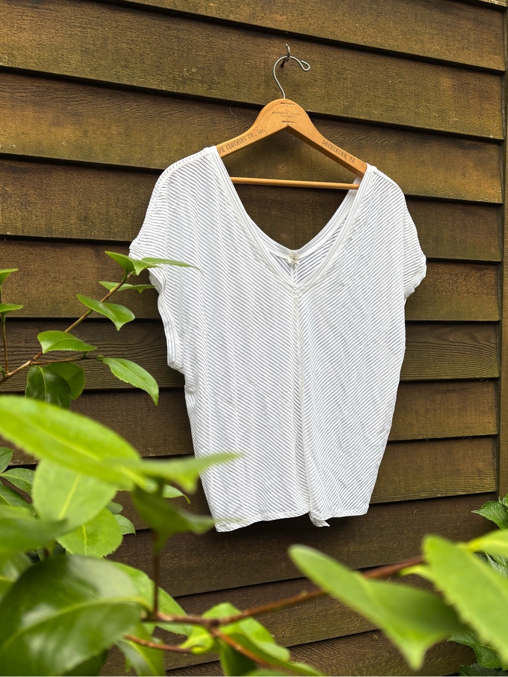 Lululemon Athletica Women’s White Striped V‑Neck Top